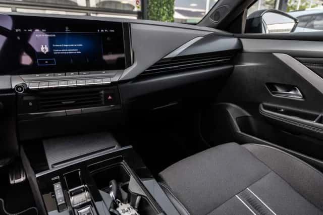 Opel Astra (2023) thumbnail 2