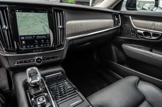 Volvo V90 (2021) thumbnail 2