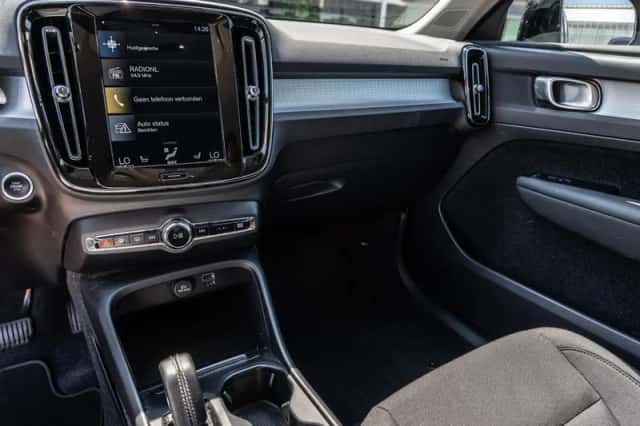 Volvo XC40 (2020) thumbnail 2