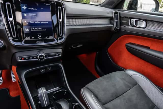 Volvo XC40 (2019) thumbnail 2