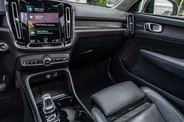 Volvo XC40 (2022) thumbnail 2