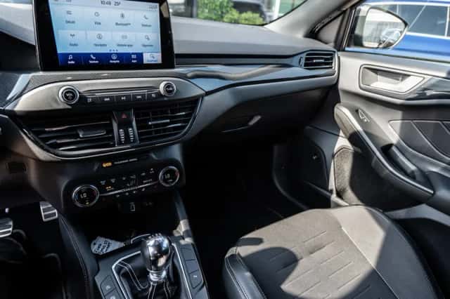 Ford Focus (2020) thumbnail 2