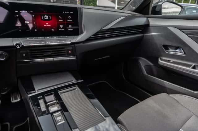 Opel Astra (2023) thumbnail 2