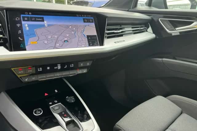 Audi Q4 e-tron (2022) thumbnail 2