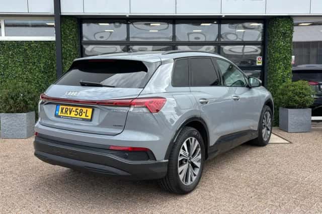 Audi Q4 e-tron (2022) thumbnail 3