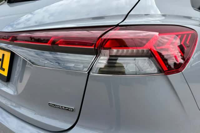 Audi Q4 e-tron (2022) thumbnail 5