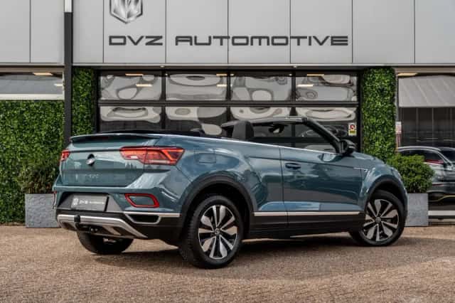 Volkswagen T-Roc (2023) thumbnail 3