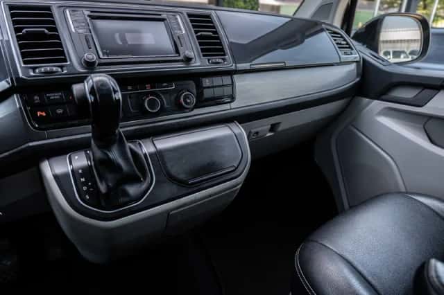 Volkswagen Transporter (2019) thumbnail 2