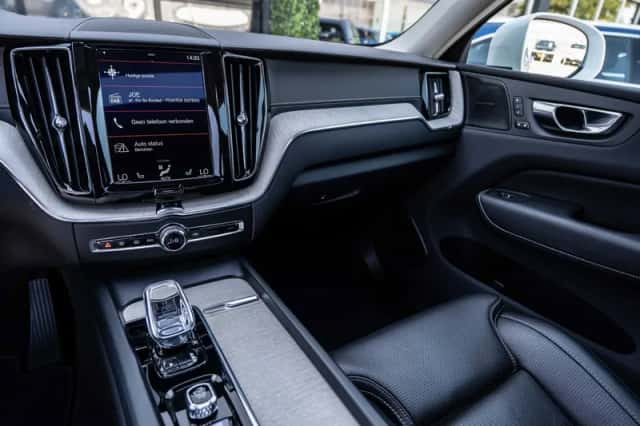 Volvo XC60 (2020) thumbnail 2
