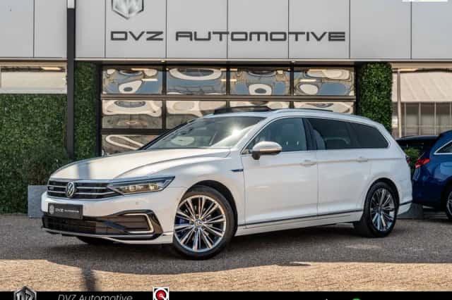Volkswagen Passat (2022) thumbnail 1
