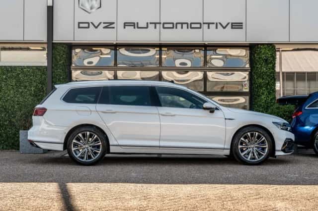 Volkswagen Passat (2022) thumbnail 5