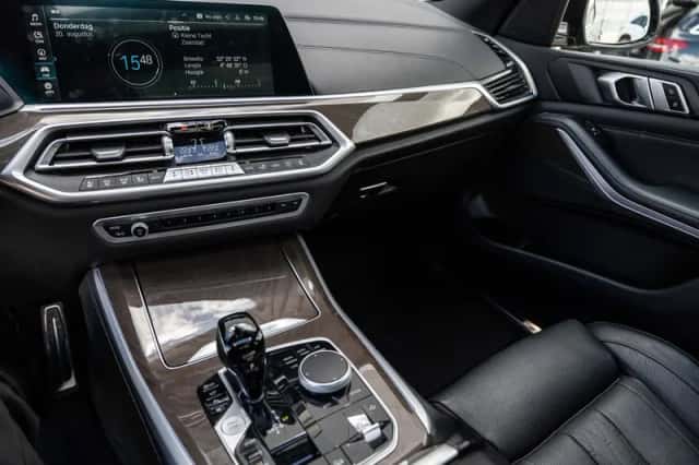 BMW X5 (2023) thumbnail 2
