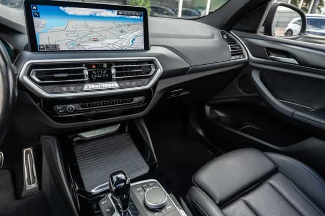 BMW X4 (2021) thumbnail 2