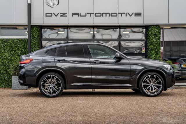 BMW X4 (2021) thumbnail 4