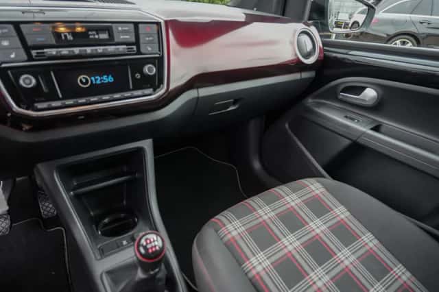 Volkswagen Up! (2021) thumbnail 2