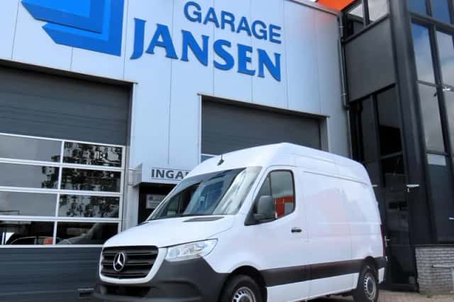 Mercedes-Benz Sprinter (2020) thumbnail 1