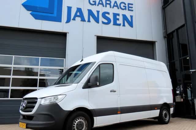 Mercedes-Benz Sprinter (2021) thumbnail 1