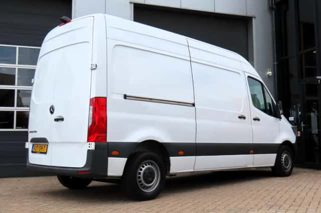 Mercedes-Benz Sprinter (2021) thumbnail 2