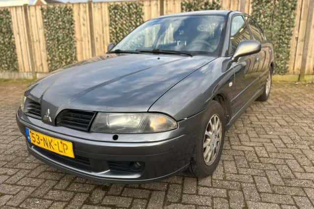 Mitsubishi Carisma (2003) thumbnail 3