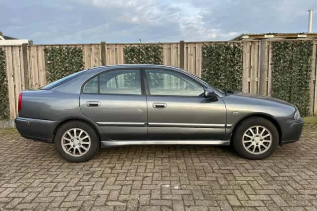 Mitsubishi Carisma (2003) thumbnail 4