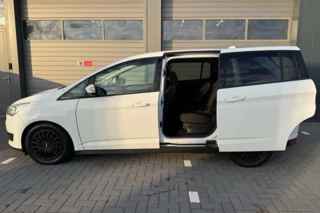 Ford Grand C-Max (2015) thumbnail 6