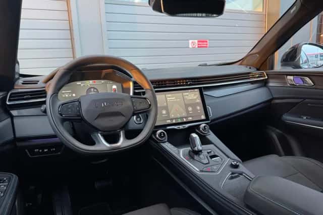 Lynk & Co 01 (2023) thumbnail 3