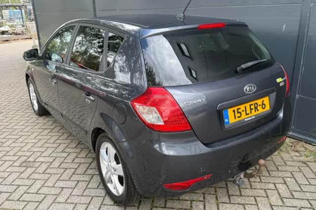 Kia Cee'd (2010) thumbnail 4