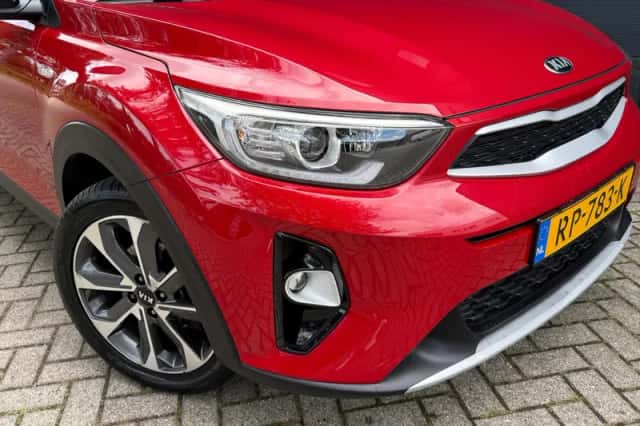 Kia Stonic (2018) thumbnail 2