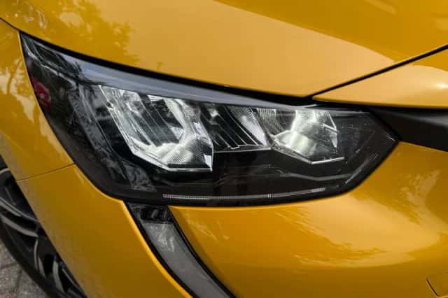 Peugeot 208 (2023) thumbnail 2