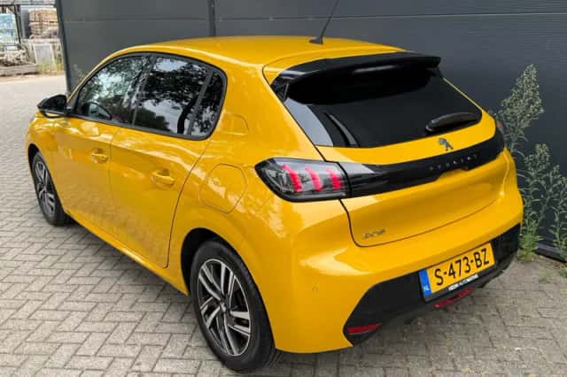 Peugeot 208 (2023) thumbnail 4