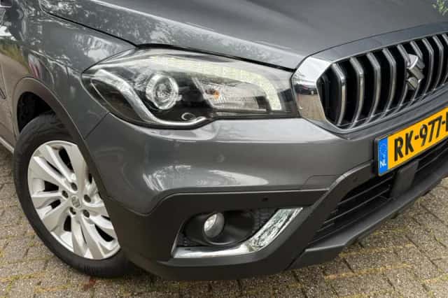 Suzuki S-Cross (2017) thumbnail 2