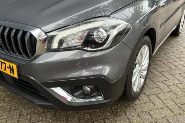 Suzuki S-Cross (2017) thumbnail 4