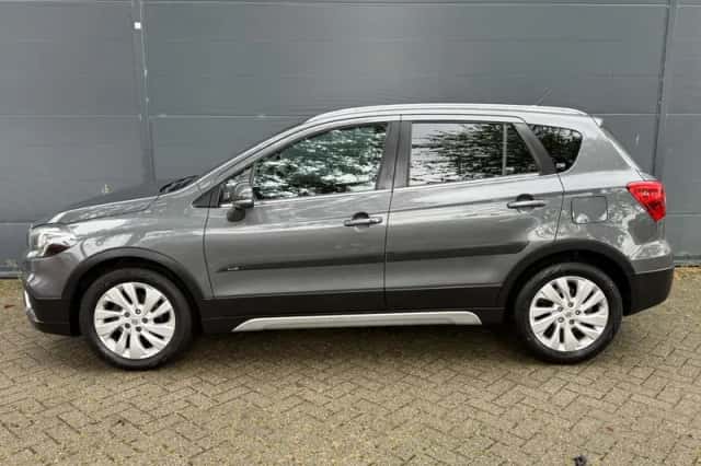 Suzuki S-Cross (2017) thumbnail 5