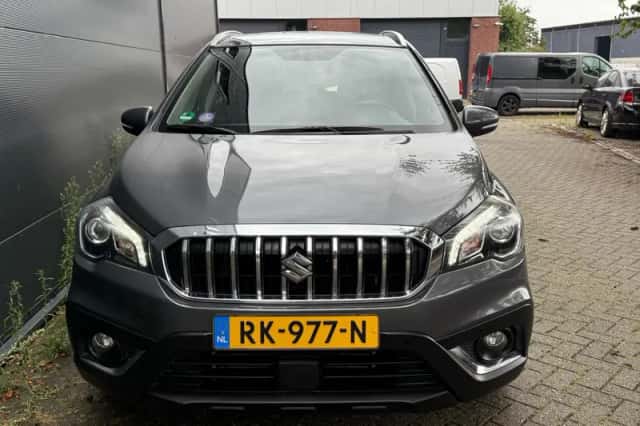 Suzuki S-Cross (2017) thumbnail 6