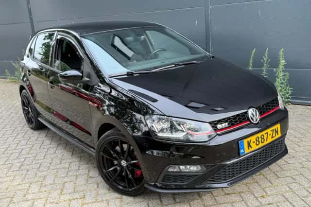 Volkswagen Polo (2015) thumbnail 1