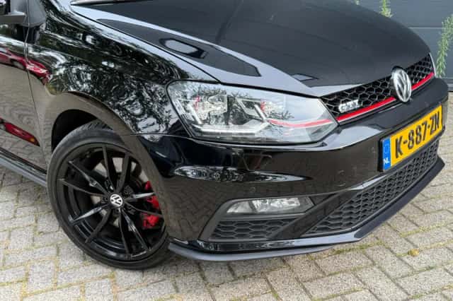 Volkswagen Polo (2015) thumbnail 2