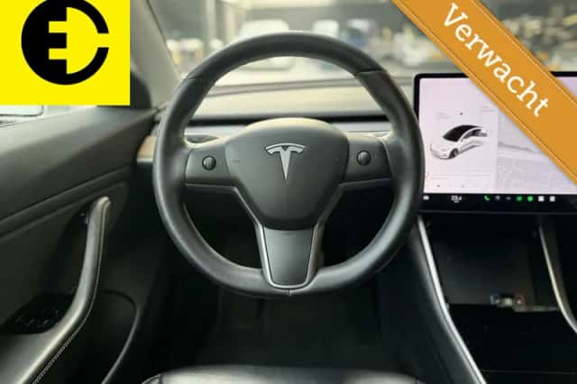 Tesla Model 3 (2019) thumbnail 2