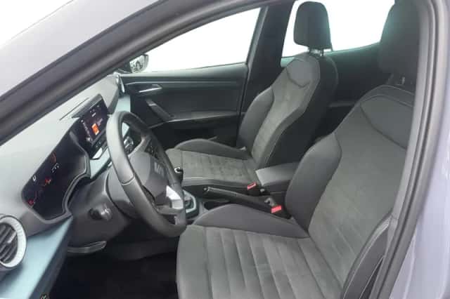 SEAT Arona (2025) thumbnail 2