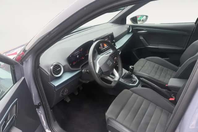 SEAT Arona (2025) thumbnail 3