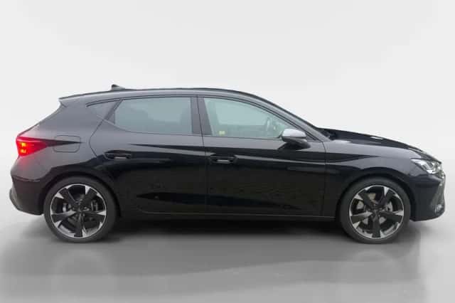 CUPRA Leon (2025) thumbnail 6