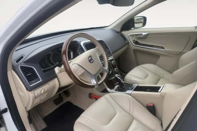 Volvo XC60 (2014) thumbnail 3