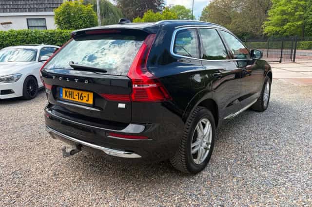 Volvo XC60 (2022) thumbnail 3