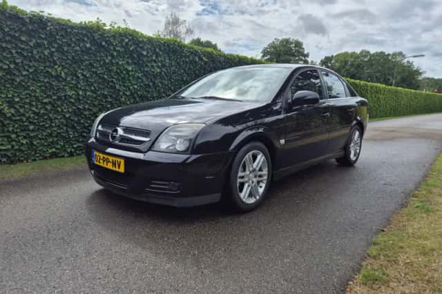 Opel Vectra (2004) thumbnail 1