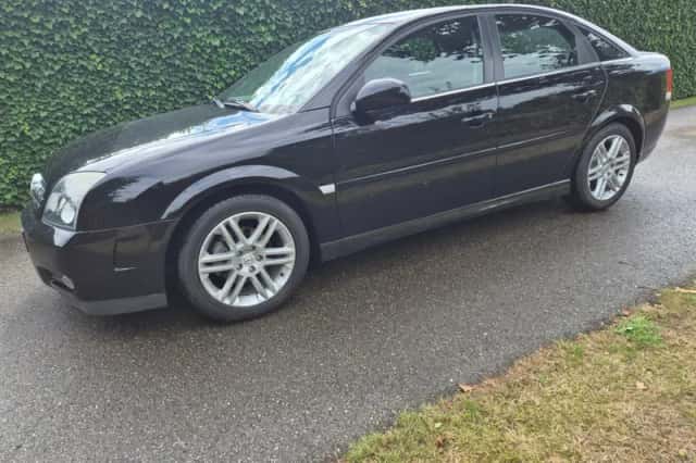 Opel Vectra (2004) thumbnail 2