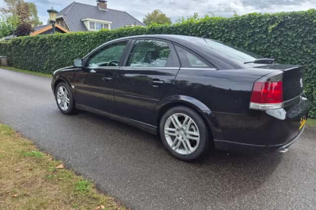 Opel Vectra (2004) thumbnail 3