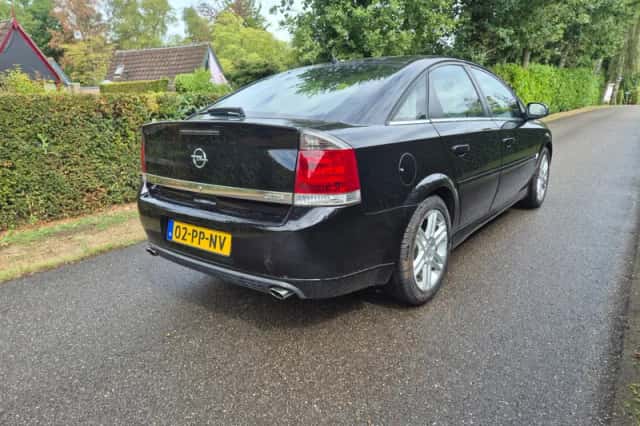 Opel Vectra (2004) thumbnail 5