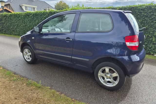 Volkswagen Fox (2006) thumbnail 2