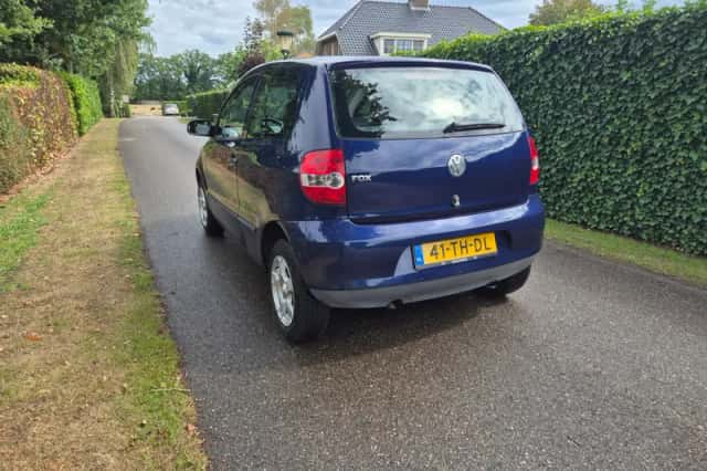 Volkswagen Fox (2006) thumbnail 3