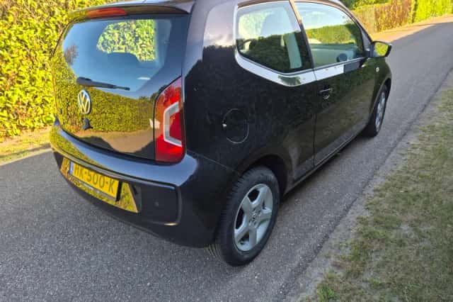 Volkswagen Up! (2011) thumbnail 5