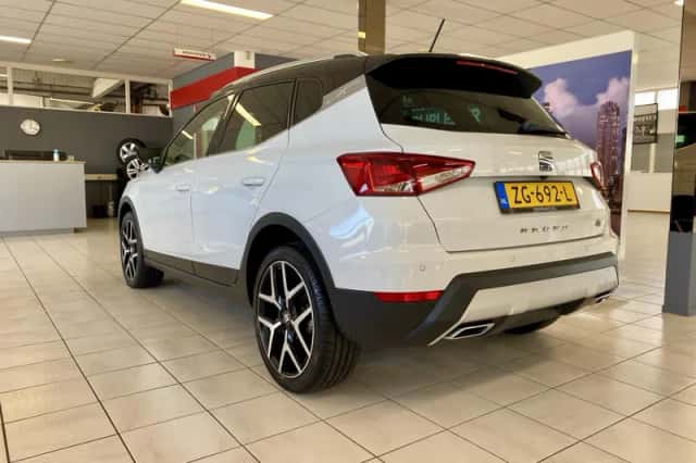 SEAT Arona (2019) thumbnail 4